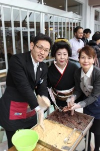 芸妓さんもお餅作り!!